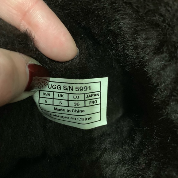 UGG Bailey Button Boot Chocolate Size 8 - Picture 6 of 6